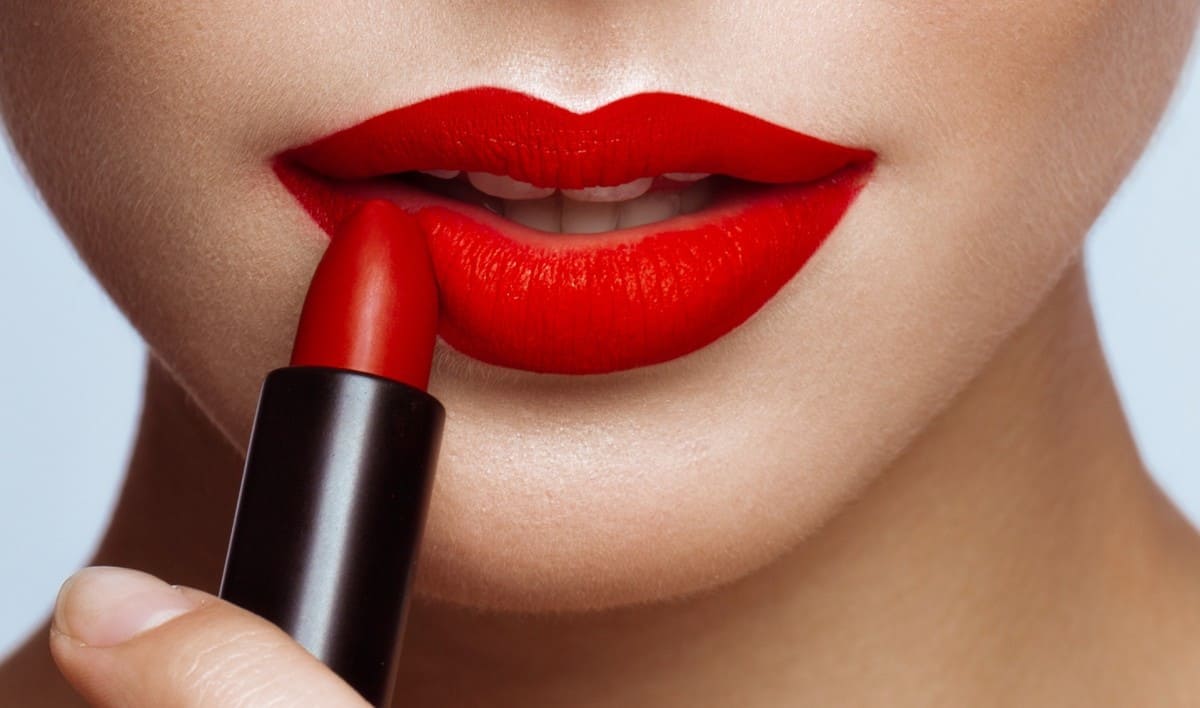 【なりたい印象別】リップの塗り方まとめ｜グラデーション・ポンポン塗りにも注目！